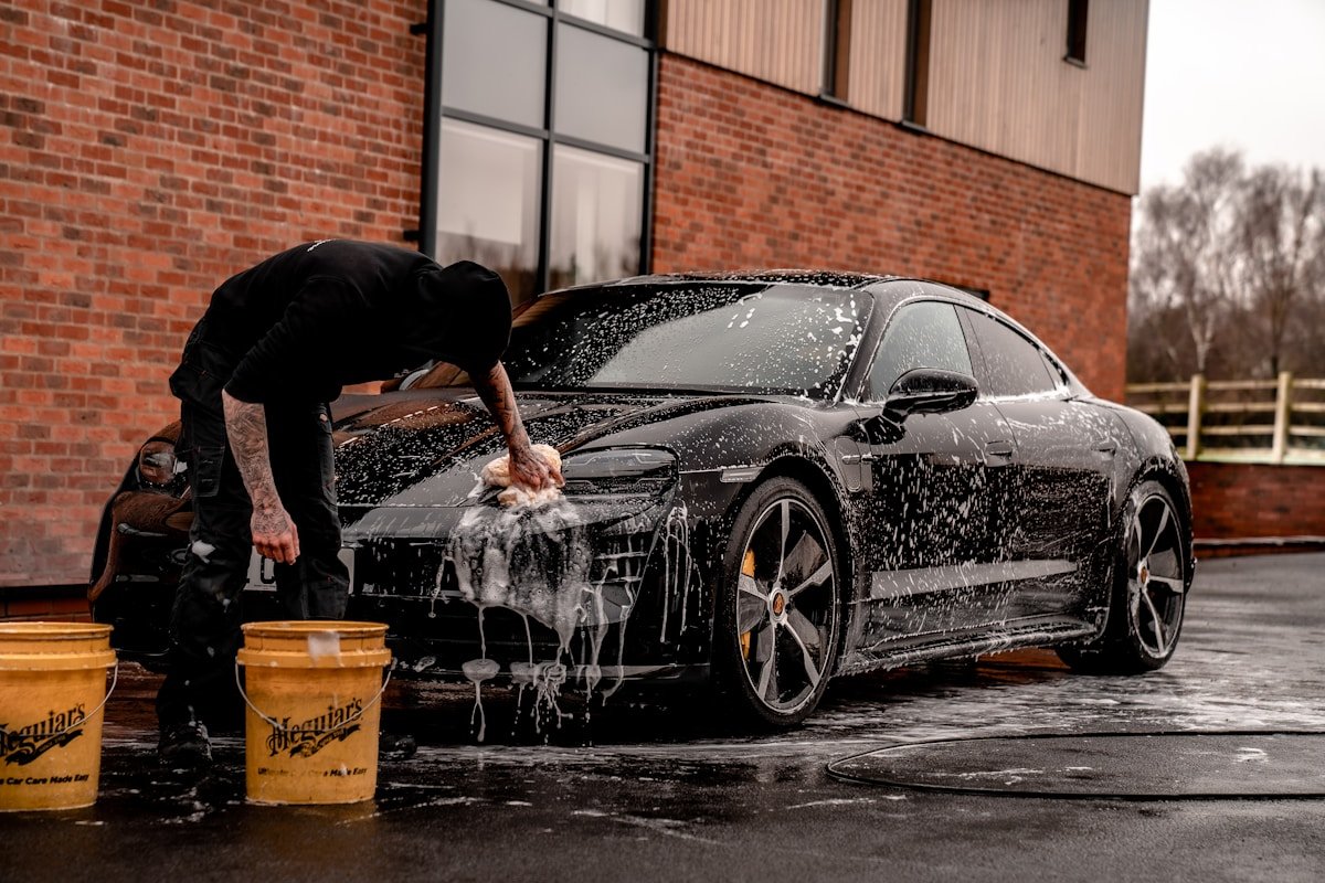 Full car detailing engine wash and polish Dubai